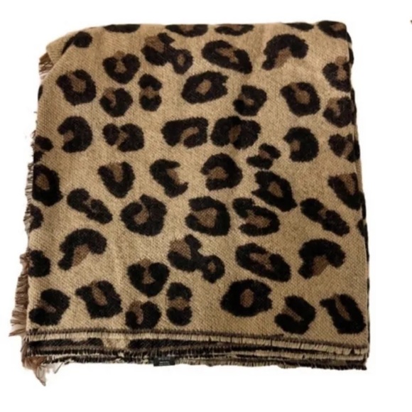 🛍🆕REVERSIBLE LEOPARD SCARF - Picture 4 of 4